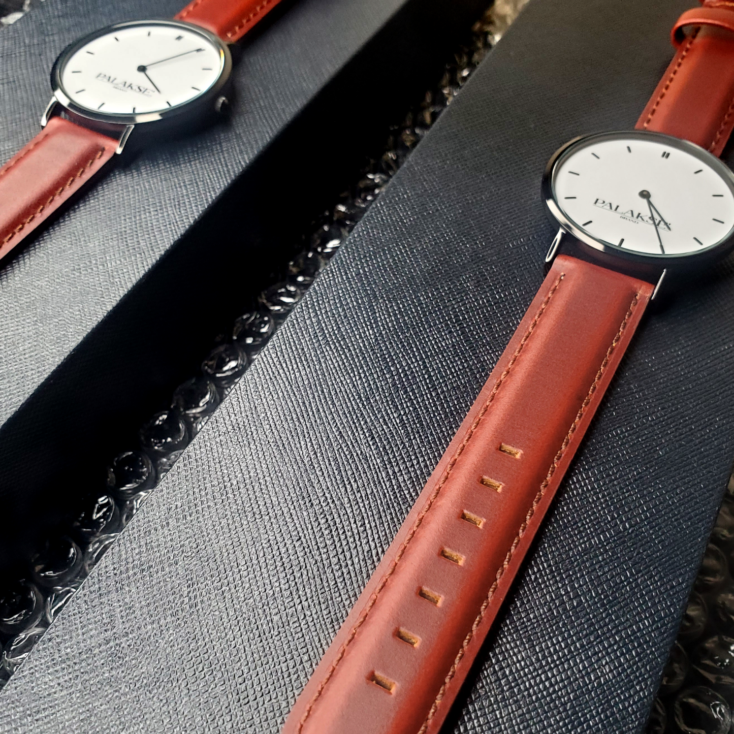 Palakse' Thin Leather Strap Quartz Watch