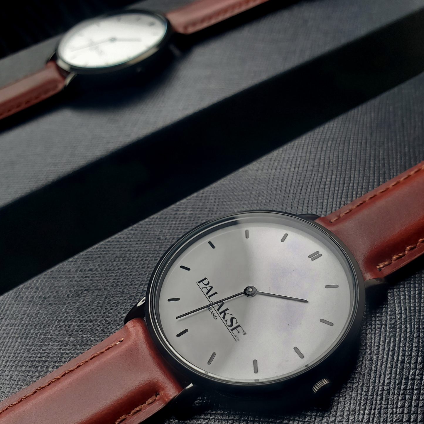 Palakse' Thin Leather Strap Quartz Watch